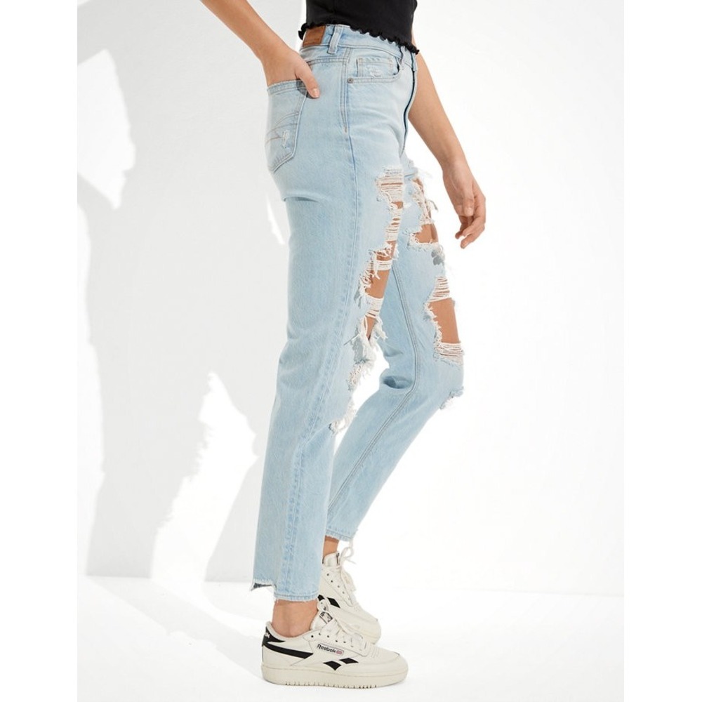 American Eagle Jeans Womens 10 High Rise Ripped Mom Jeans Light Wash Blue